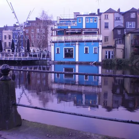 Kinlay House Hostel Cork-3